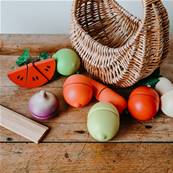 Set de fruits et légumes à découper dans son panier en osier